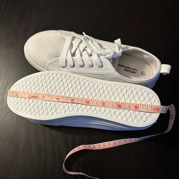 Ardene comfort foam sneakers, white, brand new, size 8 - Picture 8 of 10
